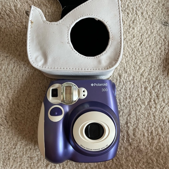 Purple Polaroid 300 Instant Film Camera with case, used but in good condition - Picture 1 of 7